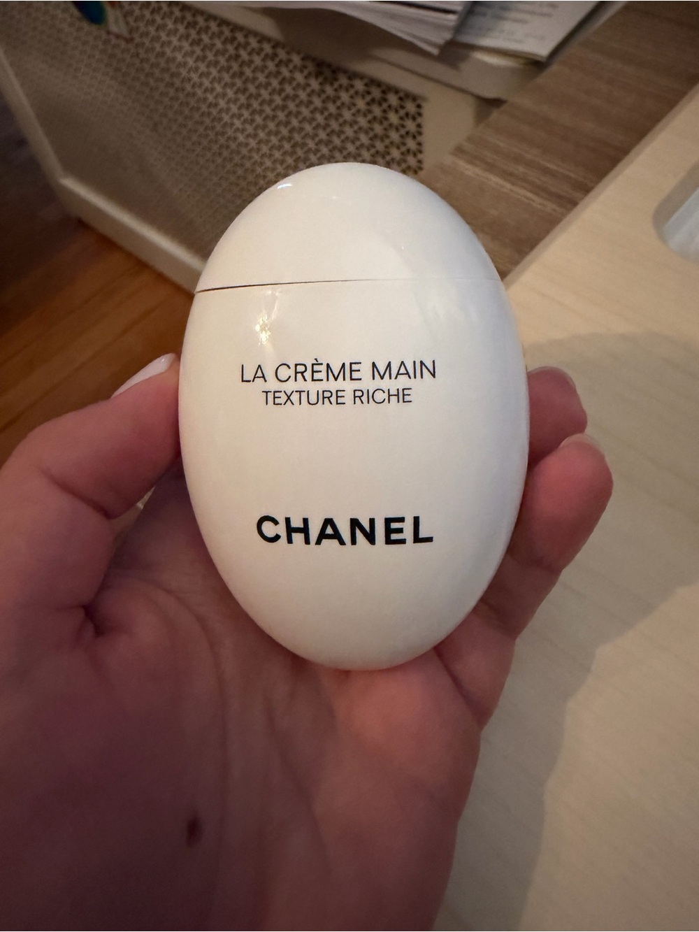 CHANEL La Crème Main Oval Hand Cream - White